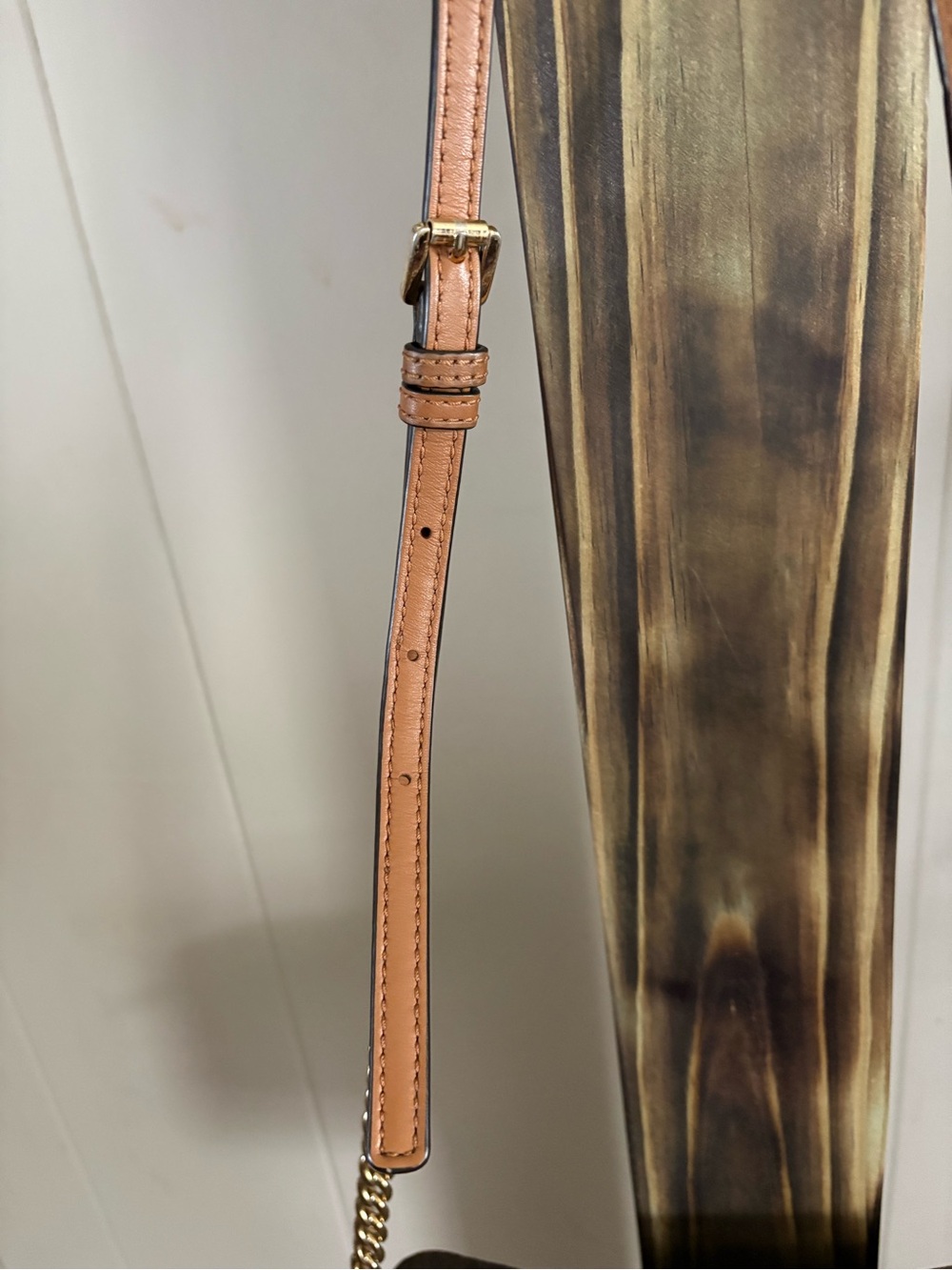 Michael Kors Signature Jet Set - Picture 10 of 11